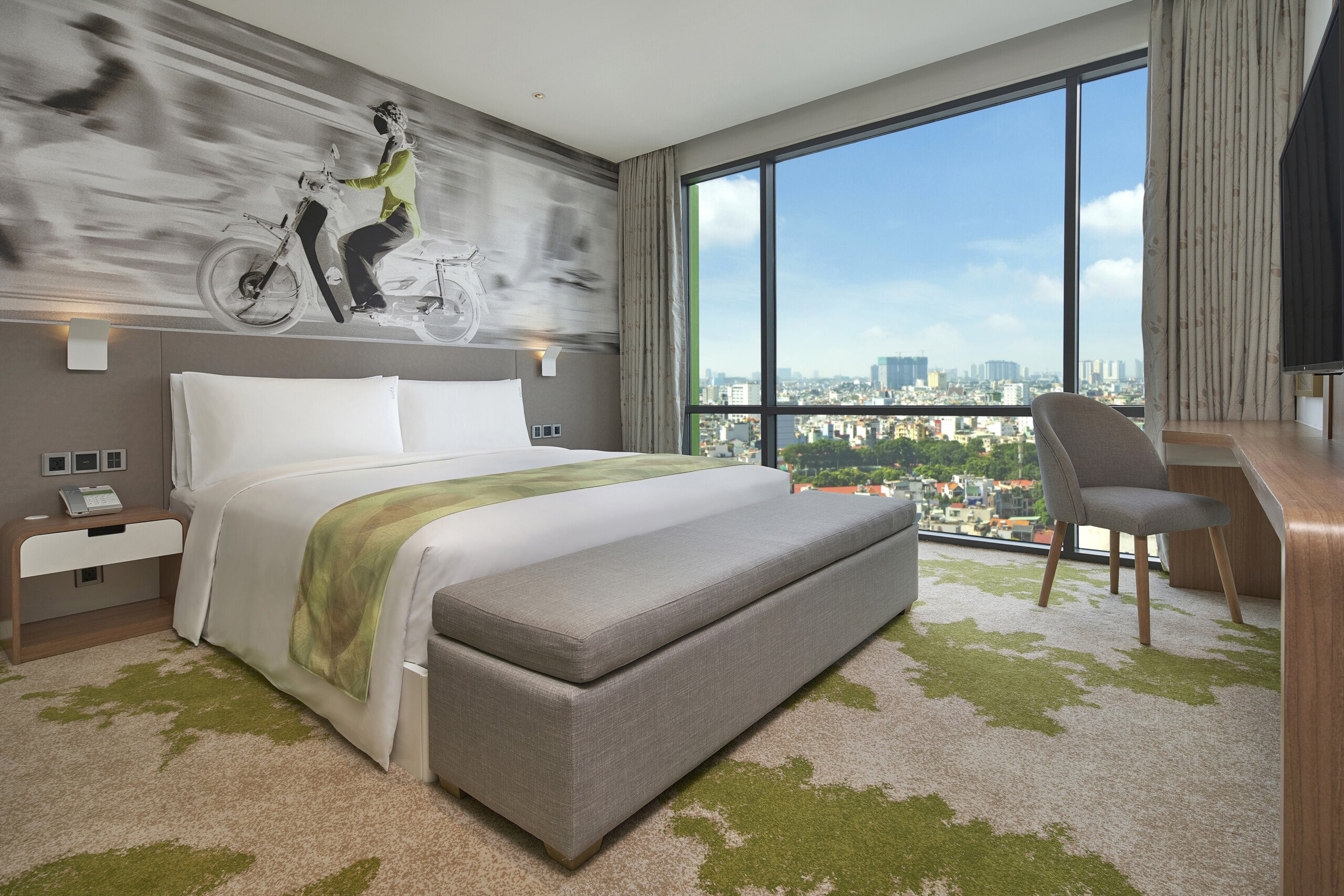 Holiday Inn & Suites Saigon Airport - hotel rooms